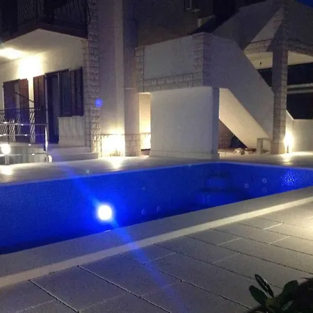 Villa In 53804 Vrsine