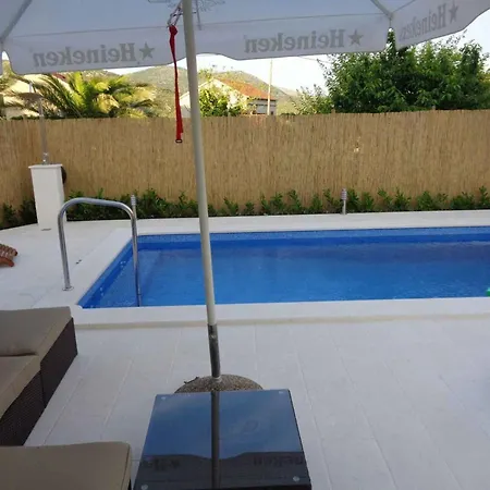 Villa In 53804 Vrsine